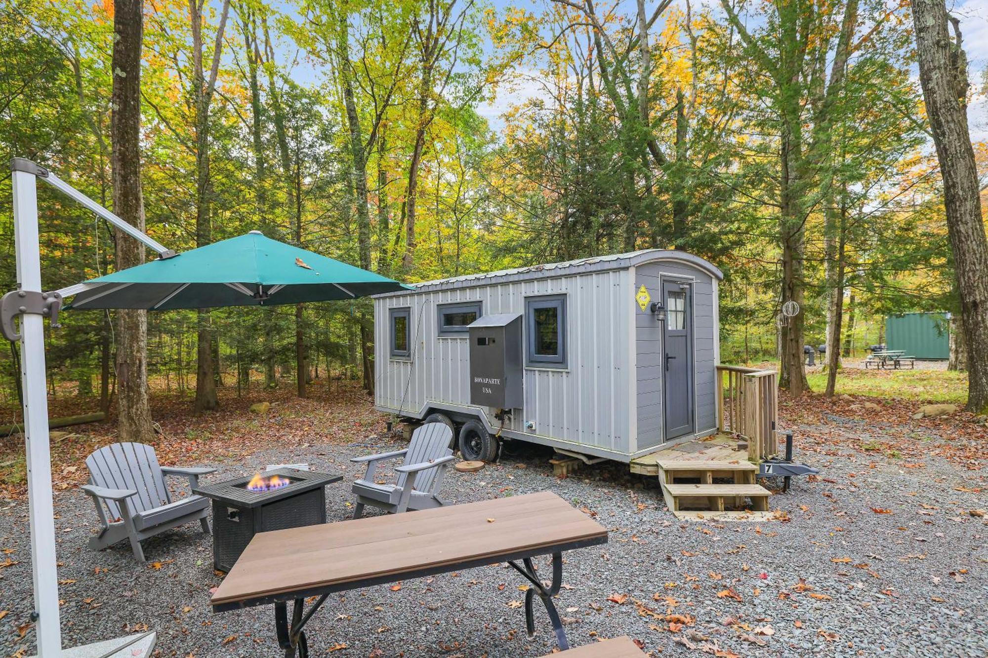 Camptel Poconos Lodging Albrightsville Exterior photo